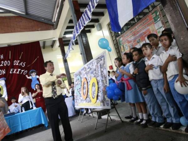 La celebración se llevó a cabo en Tegucigalpa con la presencia de algunas autoridades educativas.