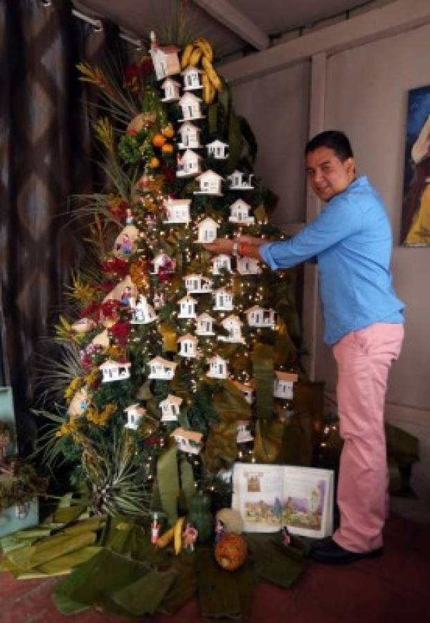 Comayagüela Primitivista revive en árbol navideño