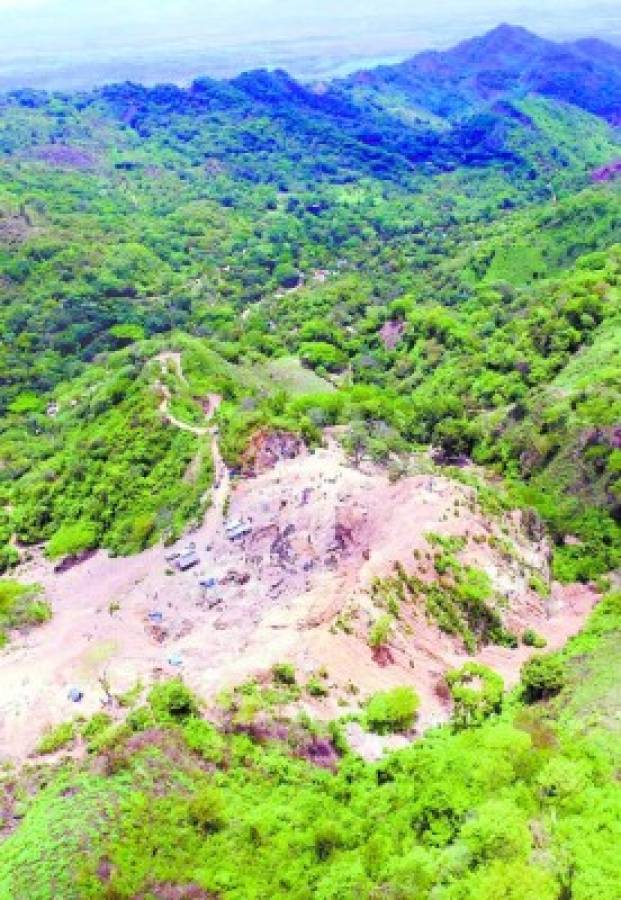 Reanudan labores de búsqueda de los mineros atrapados en El Corpus