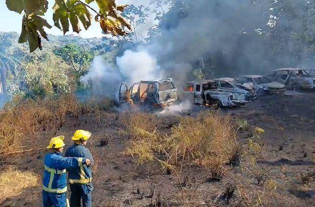 Así quedó la escena tras incendio que consumió 33 vehículos en Roatán