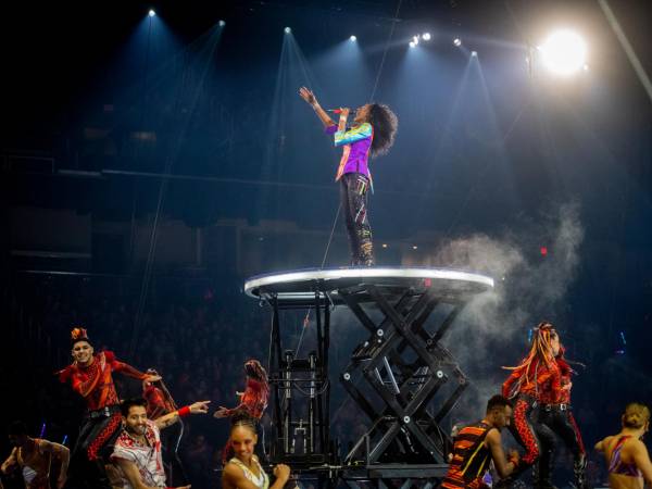 Lauren Irving interpreta “Proud Mary” en el Circo Ringling Bros. and Barnum &amp; Bailey. (Kate Medley para The New York Times)