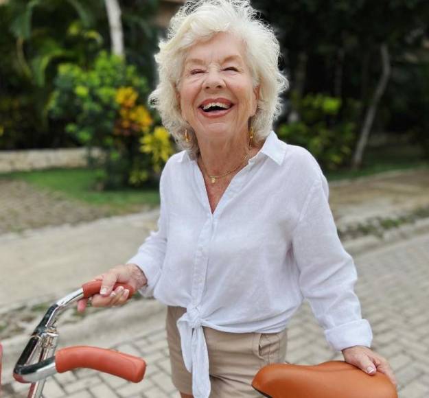 Es influencer, fitness e impacta a todos con su tonificado cuerpo a los 75 años (Fotos)