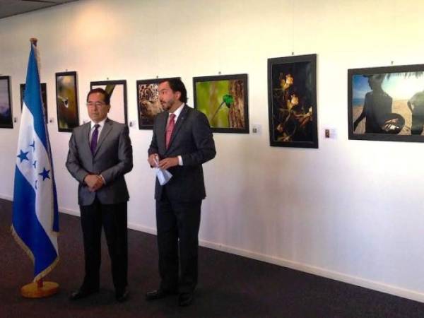 El ministro de Derechos Humanos y el Encargado de Negocios de Honduras en Ginebra, inauguraron la exposición.