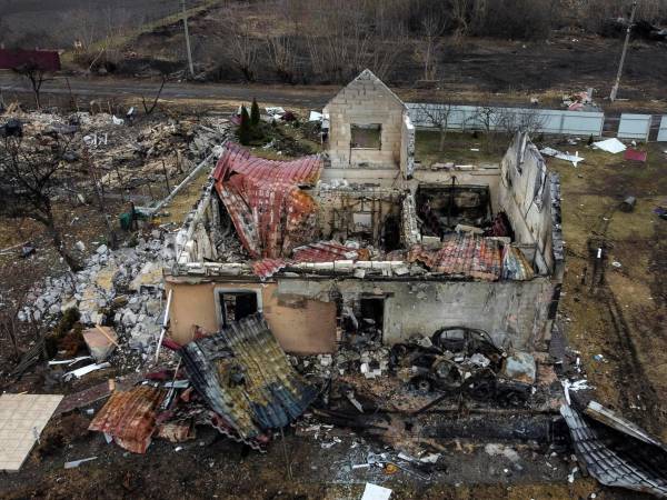 Así lucen las viviendas en Lukianivka tras los bombardeos.