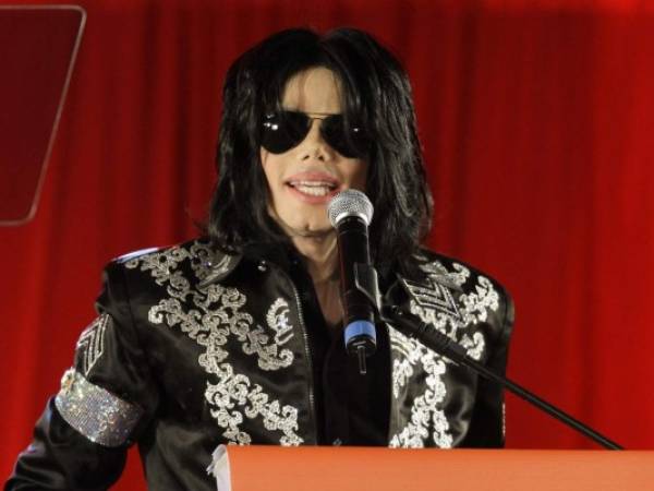 Michael Jackson mientras anunciaba un concierto en Londres. Una fotografía de archivo del 5 de marzo de 2009.