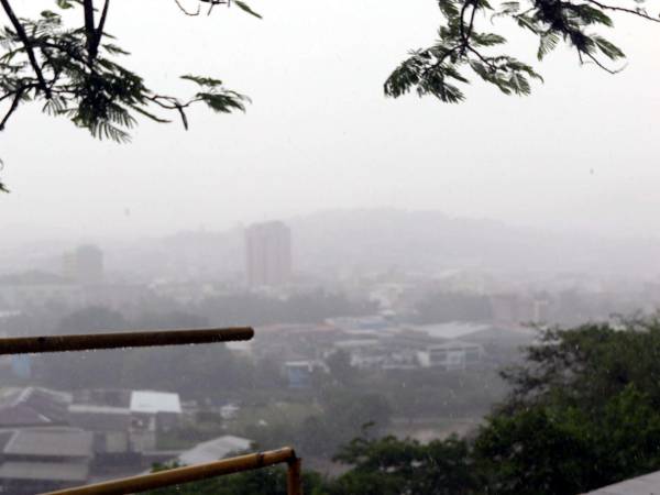 Al menos 48 horas durará la alerta roja en los municipios aledaños a las riberas del río Ulúa.