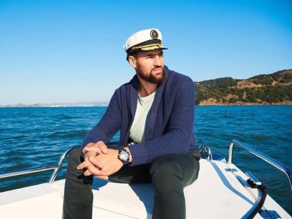 Klay Thompson (Golden State Warriors)Características: Con una vibra relajada, Klay Thompson ha conquistado a muchos con su carisma, barba bien cuidada y personalidad sencilla. Es uno de los favoritos de los fanáticos.