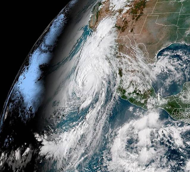 Huracán Hilary se degrada a categoría 2 y deja fuertes lluvias en noroeste de México