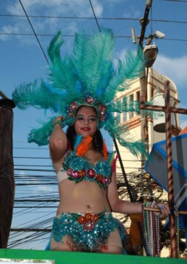 Honduras: Alegría y colorido en el Carnaval de La Ceiba