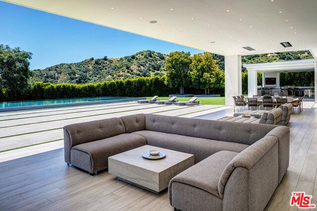 Tiene 24 baños: así es la lujosa mansión que JLo y Ben Affleck compraron en Beverly Hills