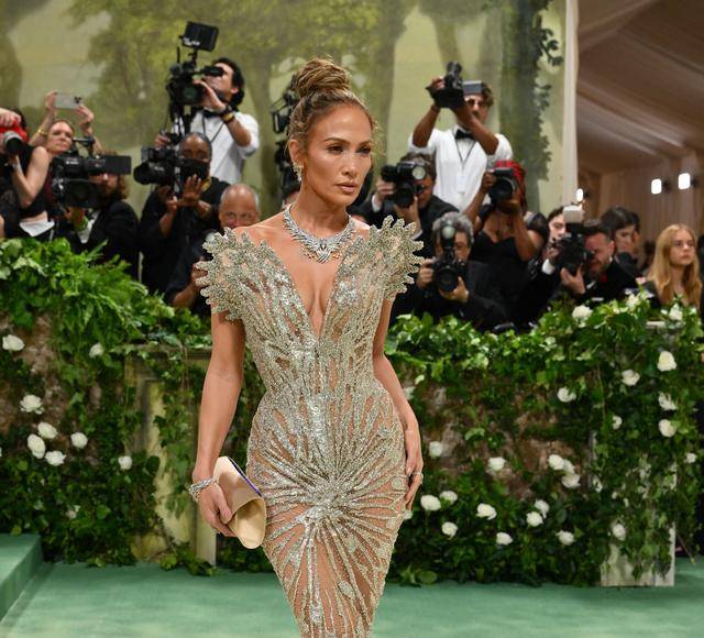 Jennifer López y su brillante look en la Met Gala 2024