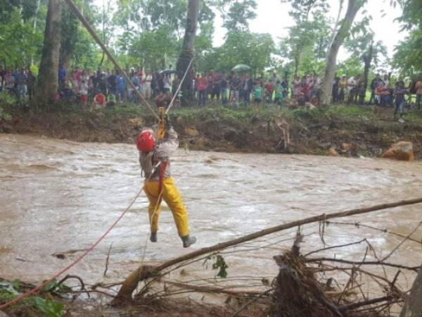 Cuerpos de socorro han advertido que las lluvias continuarán y que se deben tomar todas las medidas para evitar una nueva catástrofe. 184,626 personas siguen incomunicadas