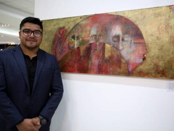 Emerson Valle invita al público a consumir arte, iniciando por lo hecho en Honduras.