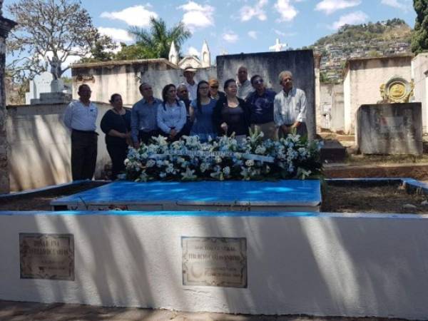 Miembros de la vieja guardia del Partido Nacional hicieron acto de presencia al lugar, donde prevaleció un resguardo policial y militar. (Foto: El Heraldo Honduras/ Noticias Honduras hoy)