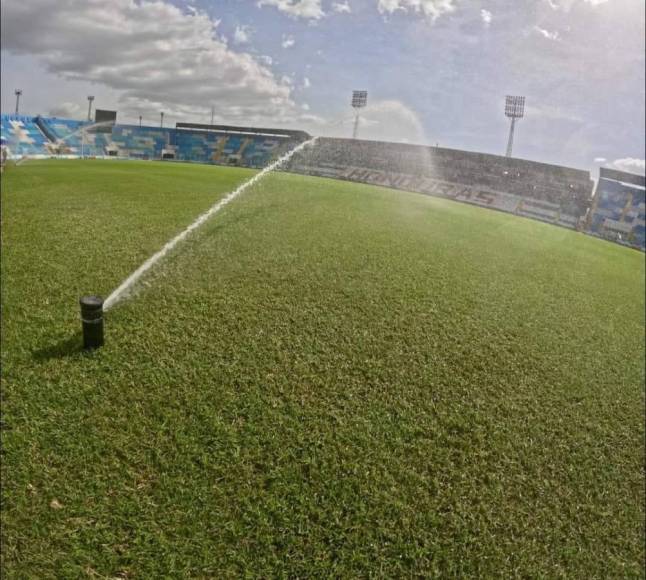 Estadio Nacional Chelato Uclés sigue recibiendo mejoras y así luce su nueva gradería