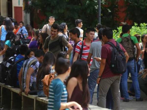 Los jóvenes pueden acudir a una de las oficinas que tiene la Sedesol disponible. Las ayudas se les están brindando a los universitarios.