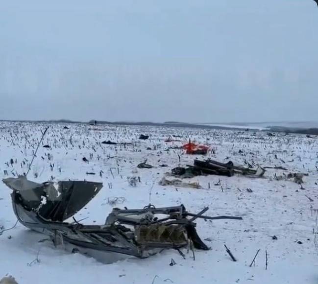 Primeras imágenes del accidente de un avión ruso en el que iban 65 prisioneros ucranianos