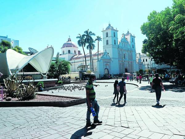 La distribución de las hojas volantes es prohibido en los puntos de interés como parques, paseos, calles y avenidas.