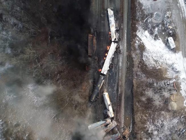 Trenes se descarrilan con químicos en Ohio, Carolina del Sur y Texas: ¿Qué está pasando en EEUU?