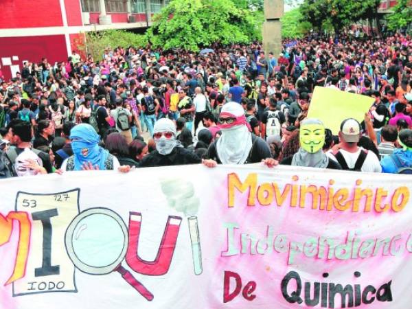 En el mes de junio los estudiantes mantuvieron tomadas las instalaciones de la Universidad Nacional Autónoma de Honduras (UNAH). Debido al conflicto que se extendió por casi un mes se tuvo que proceder a la cancelación del segundo período académico por parte de las autoridades del alma máter.Las tomas y las batallas campales con miembros de la Policía Nacional no solo provocaron daños a la infraestructura de la UNAH sino que también miles de estudiantes perdieron el período tanto en ciudad universitaria como en algunos centros regionales que se sumaron a la lucha de los estudiantes.