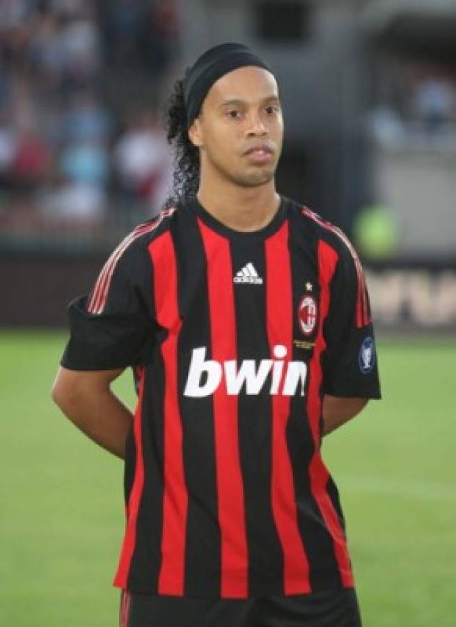 Las ocho camisetas que se puso Ronaldinho en sus 18 años de carrera