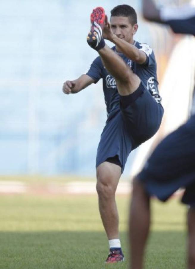 Johnny Leverón sorprende al entrenar con el plantel de Olimpia