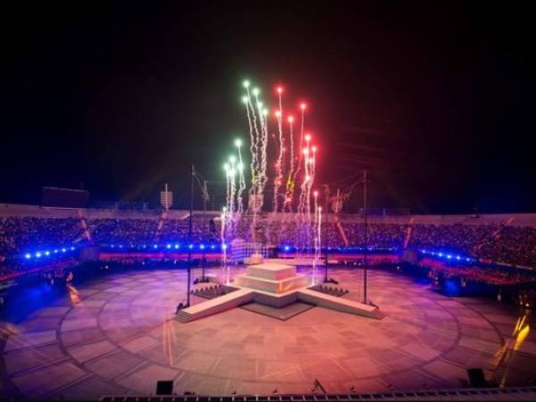 El Estadio Pirata Fuente se tiñó de muchos colores durante la inauguración de los Juegos Centroamericanos y del Caribe Veracruz 2014.