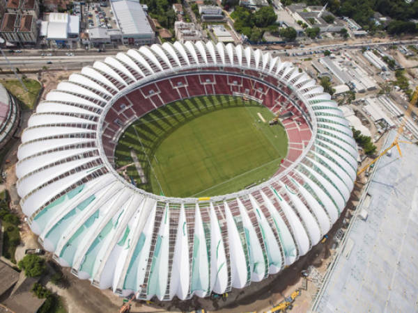 El estadio Beira Rio de Porto Alegre podría recibir los juegos programados en Curitiba.