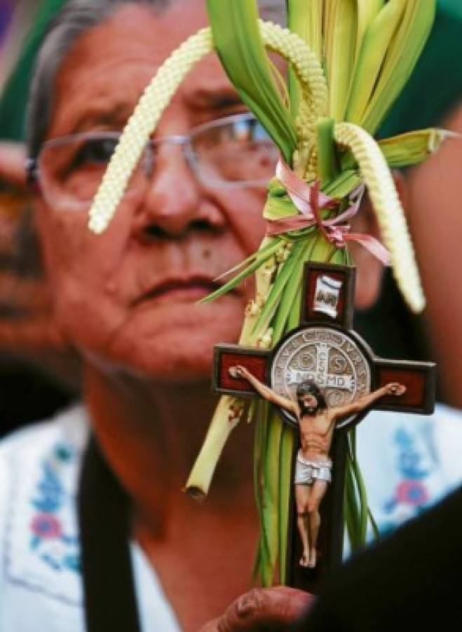 Feligresía católica clama por paz para Honduras en Domingo Ramos