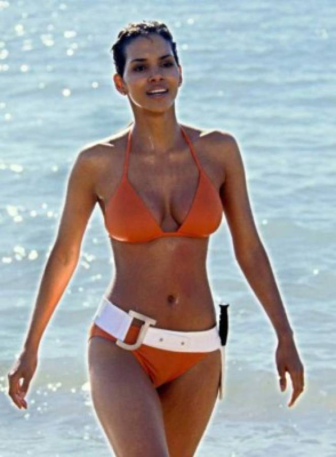 Julia Roberts y Halle Berry en guerra de bikinis