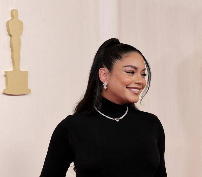 Vanessa Hudgens confirma embarazo desfilando por la alfombra roja de los Oscar