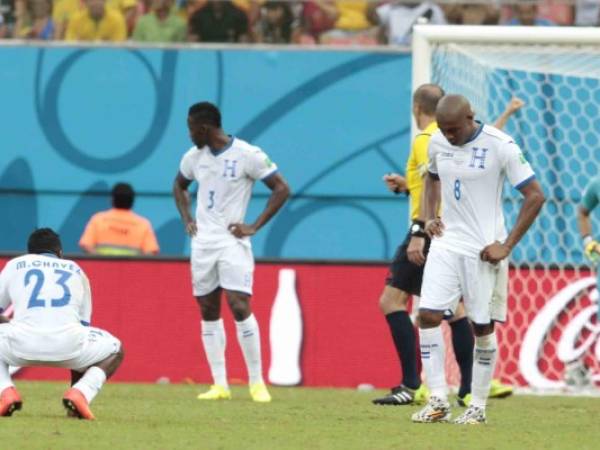 El enésimo gol recibido en Brasil y la decepción de los hondureños.