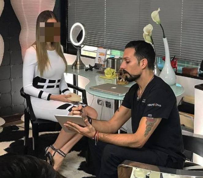 ¿Kevin Malouf estaba autorizado para realizar cirugías en su clínica estética?