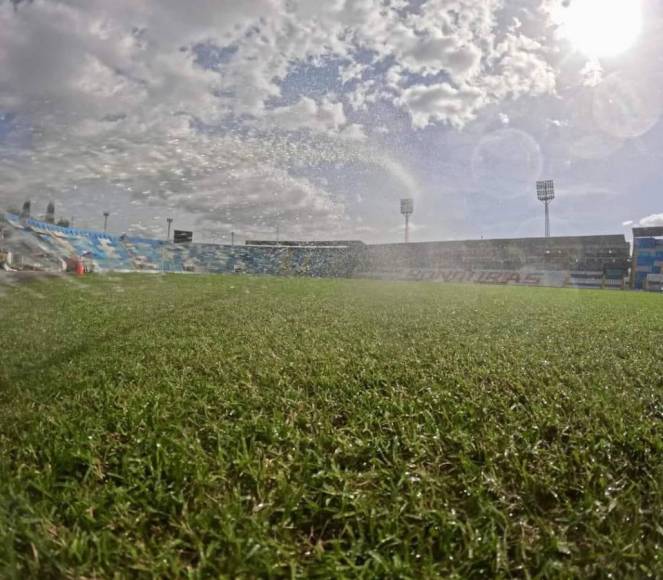 Estadio Nacional Chelato Uclés sigue recibiendo mejoras y así luce su nueva gradería