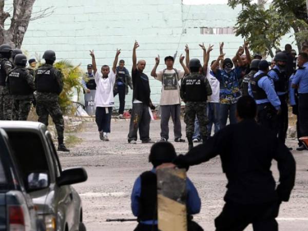 Al observar el gran contingente de seguridad, los menores abrieron el portón del lugar y permitieron el acceso sin poner resistencia”.