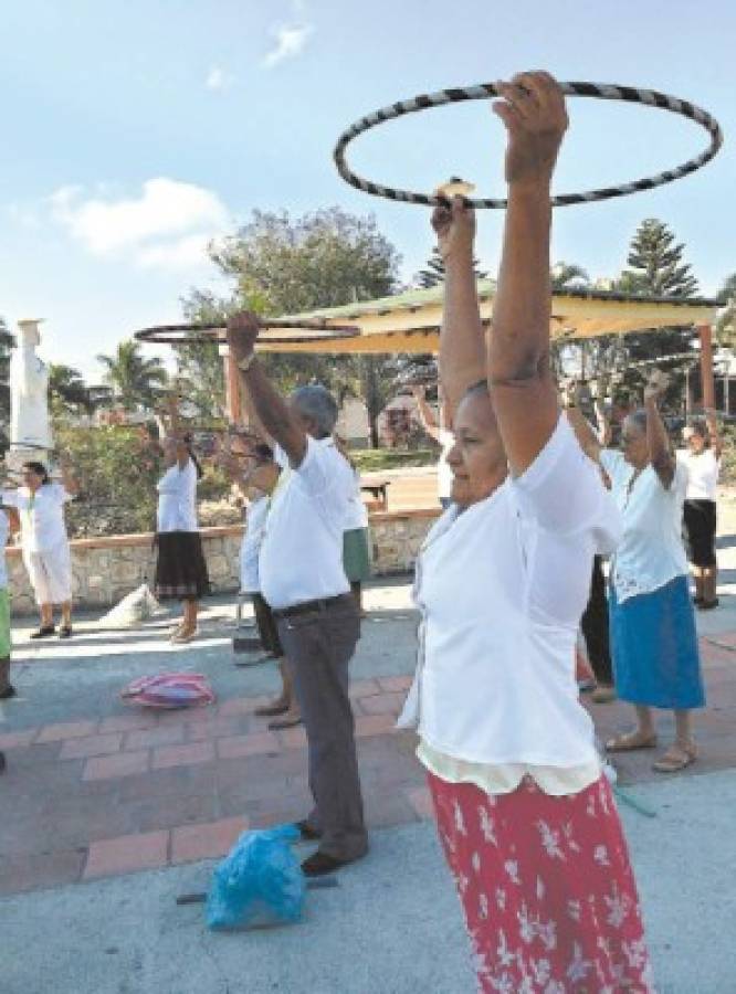 Abuelos hondureños se ponen en forma