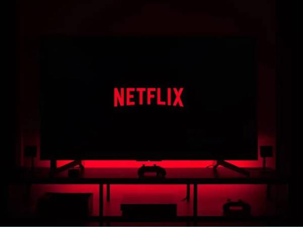 Cuando los miembros quieran ver Netflix en una TV fuera de su casa, la plataforma les ofrecerá pagar por una casa adicional. La polémica función entrará el 22 de agosto de 2022.