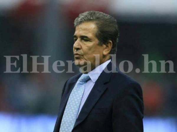 El técnico colombiano de la Selección Nacional de Honduras, Jorge Luis Pinto, en el estadio Azteca de la ciudad de México. Foto: Ronal Aceituno/ Grupo Opsa.