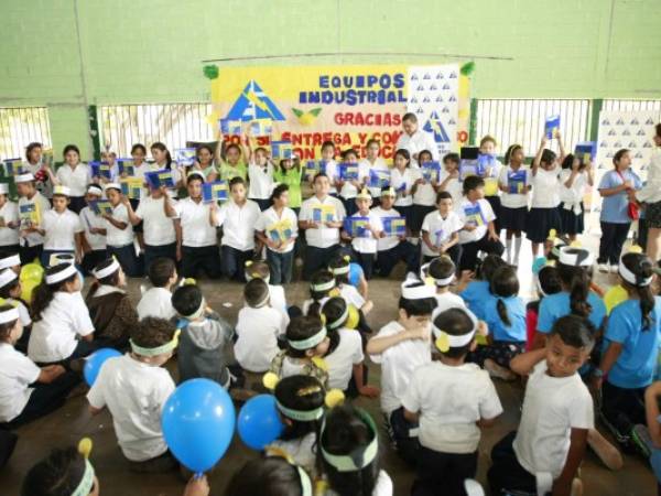 Los pequeñines prepararon un evento sorpresa para los representantes de Equipos Industriales.