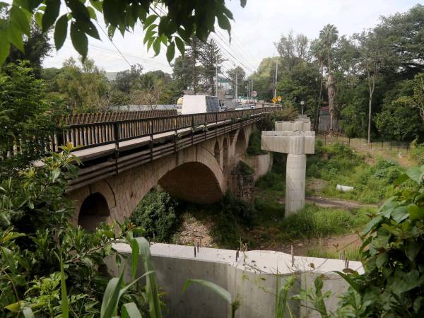 El IHAH considera la estructura vial como histórica, y con la instalación de otro carril temen que pueda dañarse. Alcaldía pide mayor flexibilidad y celeridad