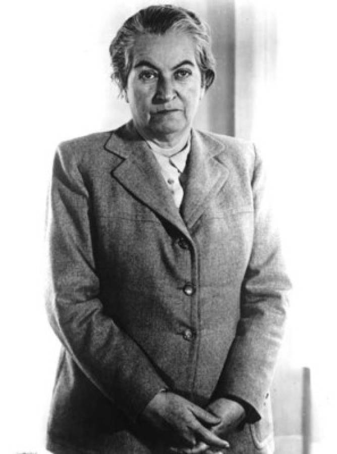 Gabriela Mistral, poeta, diplomática y Nobel de Literatura