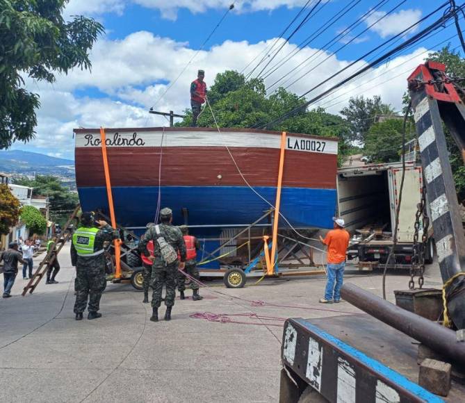 “¡Y se marchó!”: Así fue la odisea para mover a Rosalinda, el velero de El Reparto