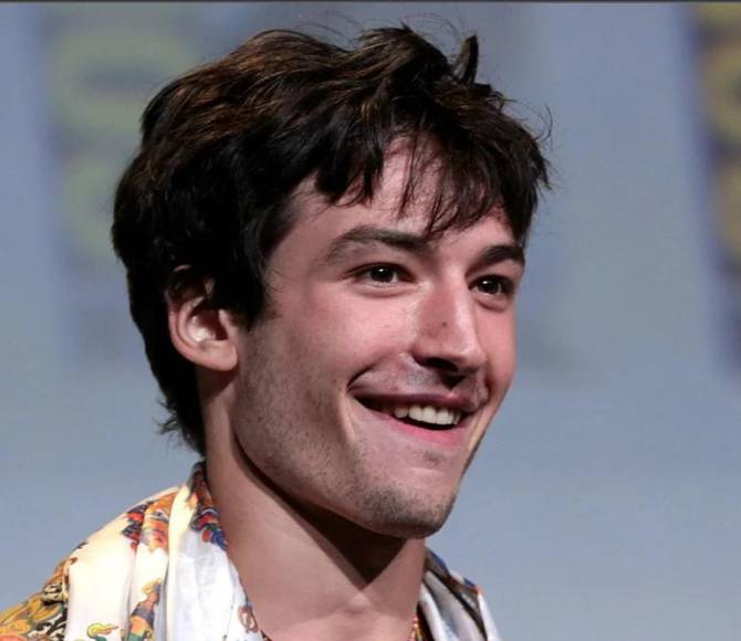 Las curiosidades de Ezra Miller, el actor que da vida a Flash