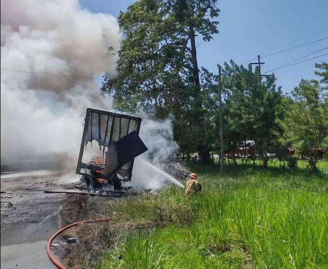 Impactantes imágenes del accidente en carretera a La Ceiba que segó la vida de un hombre