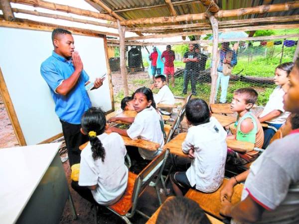 Los docentes comunitarios laboran, generalmente, en zonas rurales del país.