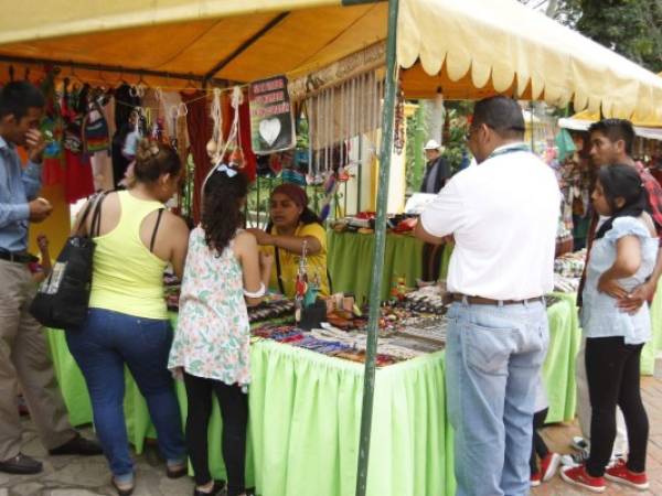 Negocios esperan levantar las ventas con la llegada de turistas.