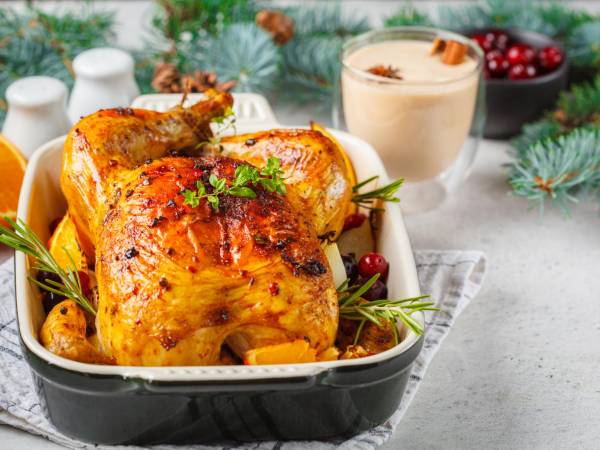 Por poseer una carne suave y sabrosa y por ser de bajo costo, el pollo ocupa un lugar especial en las celebraciones de Navidad y Año Nuevo.