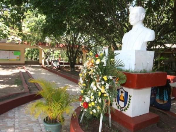 Plaza principal de la Escuela Normal Mixta Pedro Nufio