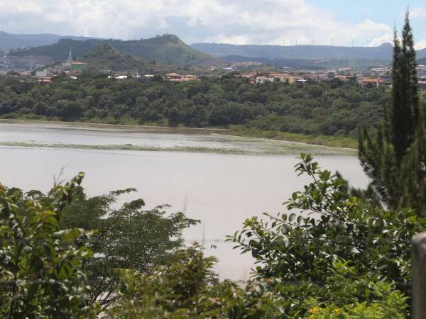 El embalse Los Laureles se ubica al suroeste de la capital, en la cuenca del río Guacerique, y da cobertura a un 30% de los abonados.