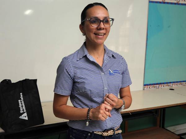 Gabriela Alvarado, gerente de Mercadeo de Equipos Industriales, compartió la importancia del proyecto ecológico y de qué forma los niños son agentes de cambio para el cuidado del planeta.